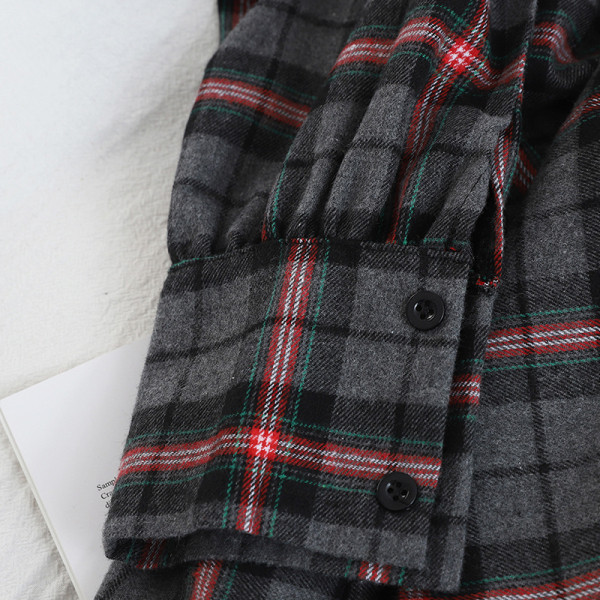 Rochie de damă modernă în carouri, cu decolteu spitz și mâneci lungi, de culoare gri și albastru