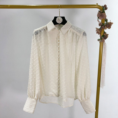 Női alkalmi ing klasszikus gallérral, fehér és barna gombokkal