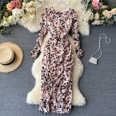 Virágmintás retro női ruha kerek nyakkivágással, fekete színben