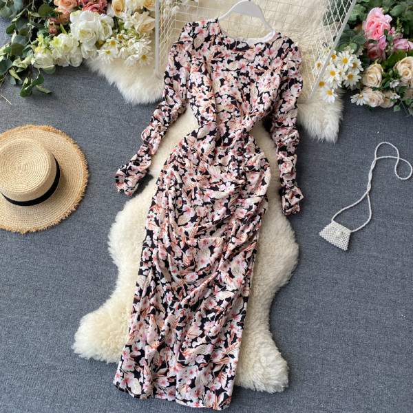 Virágmintás retro női ruha kerek nyakkivágással, fekete színben