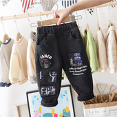 Gyerekfarmer fiúknak puha béléssel és fekete emblémákkal