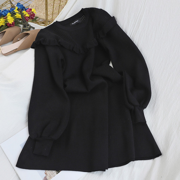 Női kötött ruha ovális nyakkivágással és hosszú ujjú fehér, fekete, piros és rózsaszín színben