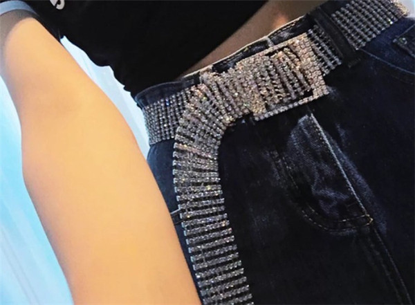 Modern női öv kövekkel ezüst színben