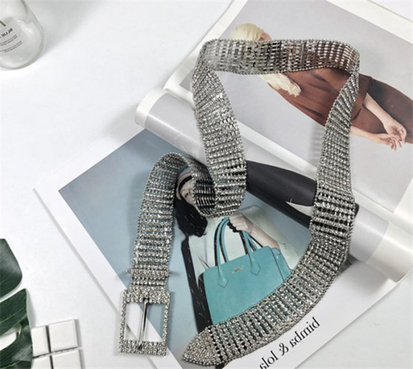 Modern női öv kövekkel ezüst színben