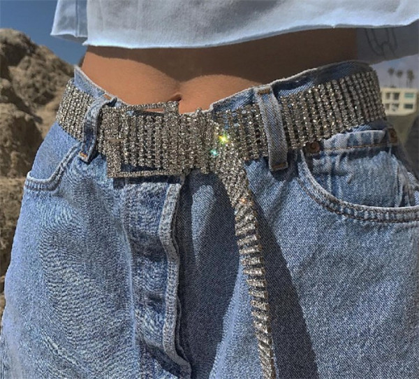 Modern női öv kövekkel ezüst színben