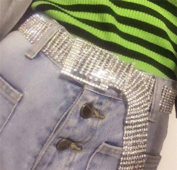 Modern női öv kövekkel ezüst színben