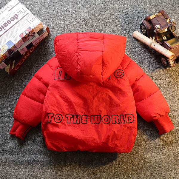 Gyerek dzseki fiúknak piros és fekete színben kapucnival és zsebekkel