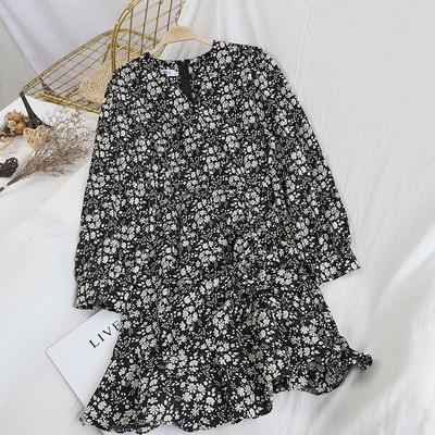 Rochie modernă de damă cu mâneci lungi și decolteu spitz în roz, alb și galben