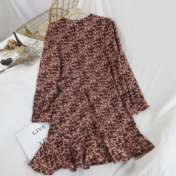 Rochie modernă de damă cu mâneci lungi și decolteu spitz în roz, alb și galben