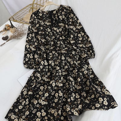 Női ruha virágos motívumokkal és spitz dekoltázssal - szabású modell