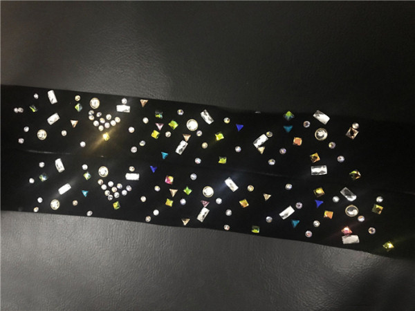 Colanti eleganti de dama cu pietre in negru