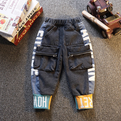 Детски зимни дънки за момчета в черен и син цвят с джобове и надписи