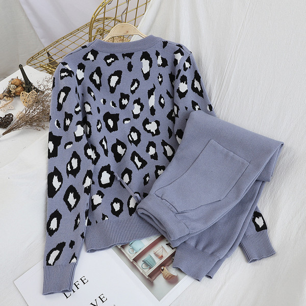 Modern női szett kétrészes leopárd pulóver + zsebes nadrág több színben
