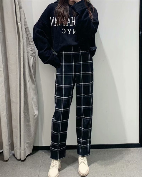 Női kockás nadrág magas elasztikus derékkal, fekete színben