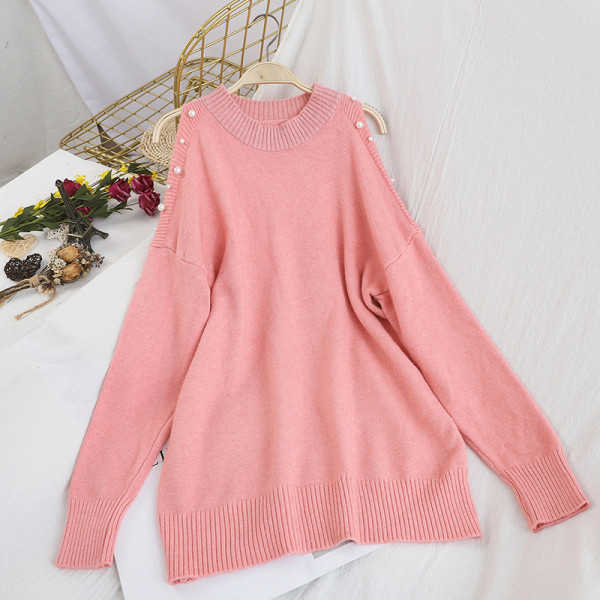 Γυναικείο πουλόβερ ν με ωοειδές ντεκολτέ και διακόσμηση πέρλες σε λευκό, μαύρο και ροζ χρώμα