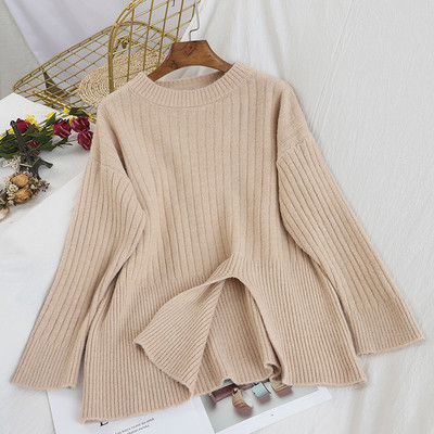 Μοντέρνο γυναικείο πουλόβερ με ωοειδές λαιμόκοψη και σχισμή σε διάφορα χρώματα