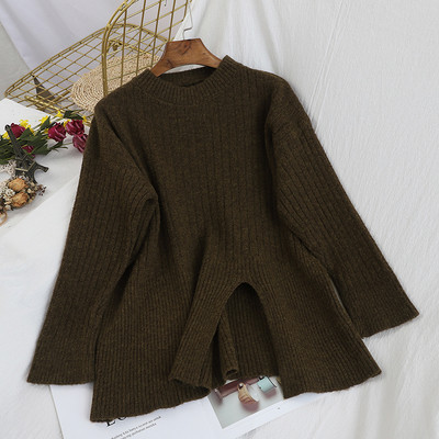 Μοντέρνο γυναικείο πουλόβερ με ωοειδές λαιμόκοψη και σχισμή σε διάφορα χρώματα