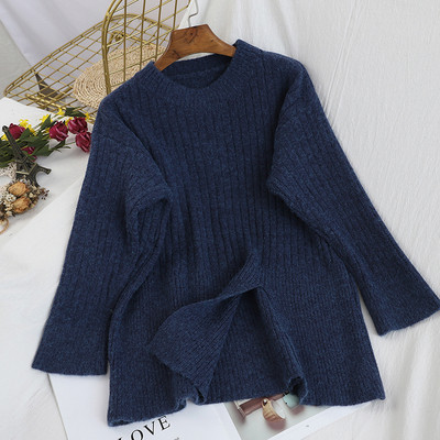 Μοντέρνο γυναικείο πουλόβερ με ωοειδές λαιμόκοψη και σχισμή σε διάφορα χρώματα