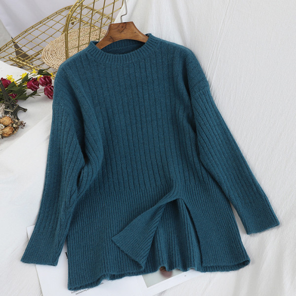 Μοντέρνο γυναικείο πουλόβερ με ωοειδές λαιμόκοψη και σχισμή σε διάφορα χρώματα