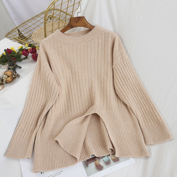 Μοντέρνο γυναικείο πουλόβερ με ωοειδές λαιμόκοψη και σχισμή σε διάφορα χρώματα