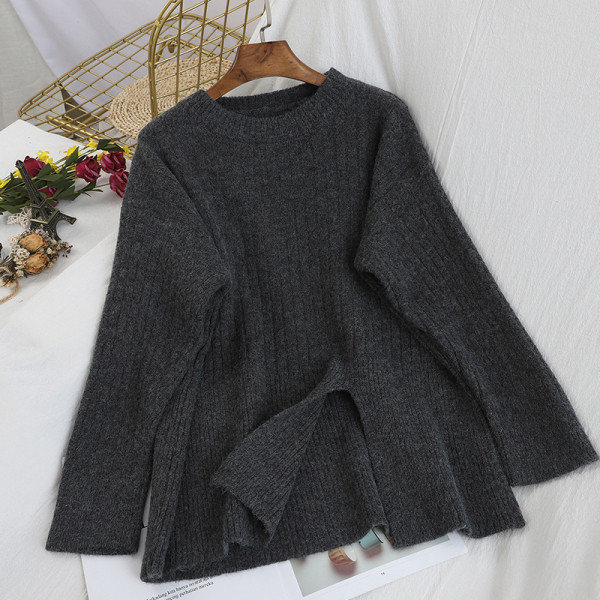 Μοντέρνο γυναικείο πουλόβερ με ωοειδές λαιμόκοψη και σχισμή σε διάφορα χρώματα