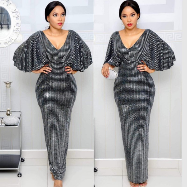 Formális, hosszú női ruha mély nyakkivágással, arany és ezüst flitterekkel