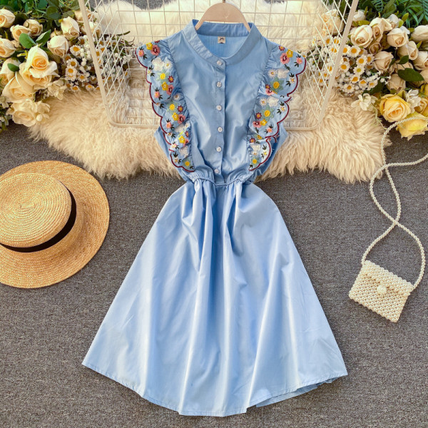 Rochie moderna de dama cu broderie si nasturi in alb, negru, galben, albastru si visiniu