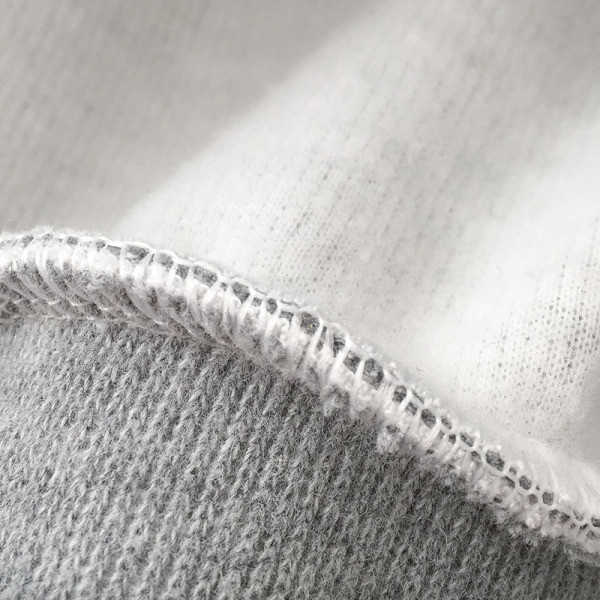 Női pulóver kapucnival és zsebbel szürke, zöld és lila színben