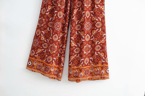 Lezser széles nadrág gumis derékkal és piros színű, mintás mintás megkötővel