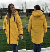 Modern női hosszú téli kabát kapucnival és zsebekkel sárga, fekete, szürke és fehér színben