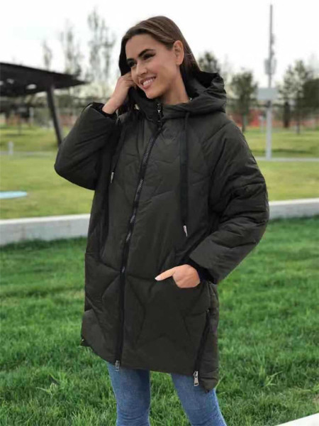 Modern női hosszú téli kabát kapucnival és zsebekkel sárga, fekete, szürke és fehér színben