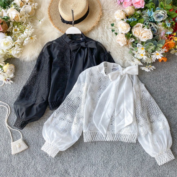 Stílusos női csipke ing széles ujjal, gallérján szalaggal fehér és fekete színben