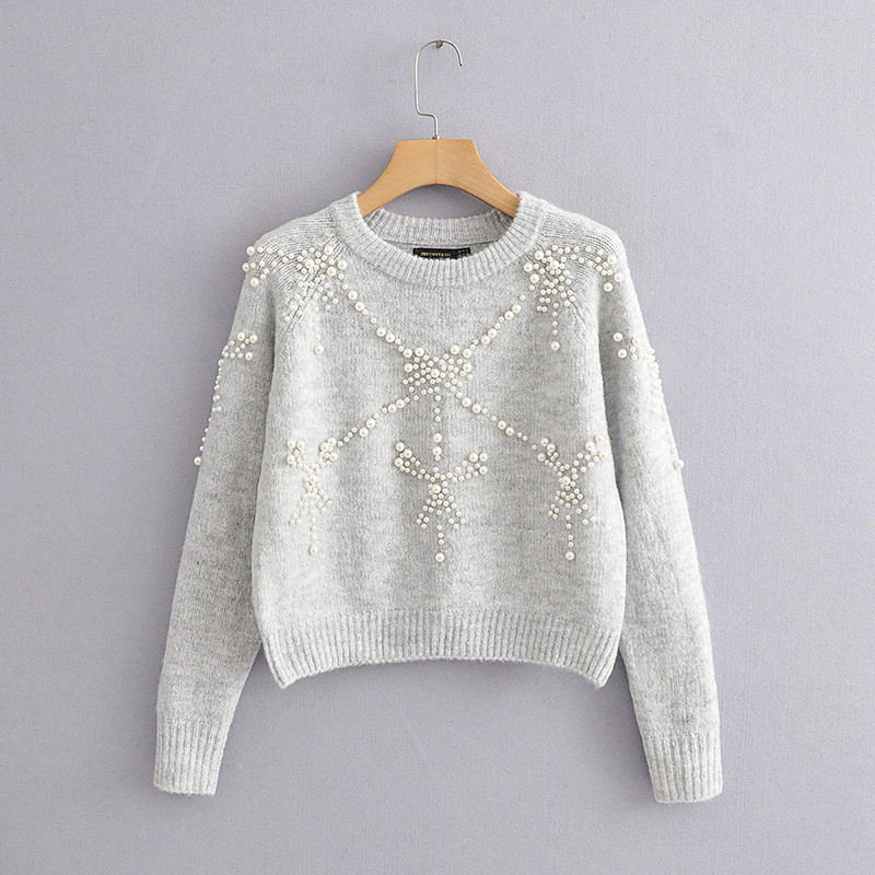 Rövid modern pulóver díszítéssel - szürke gyöngyökkel