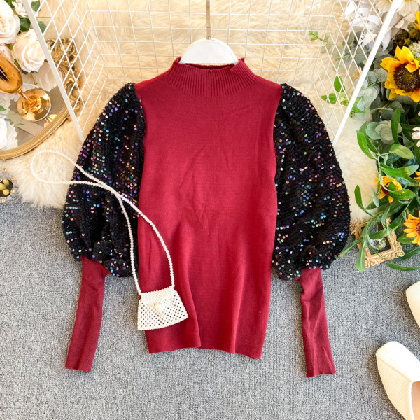 Modern női pulóver széles ujjal és flitterekkel piros, fehér és fekete színben