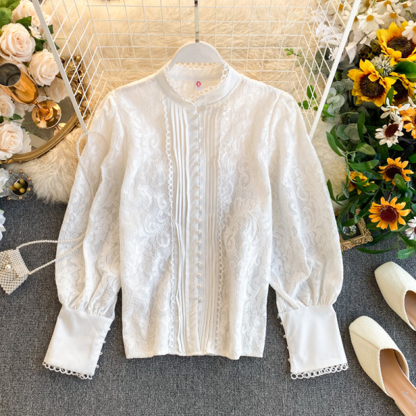 Női csipke ing félmagas gallérral, fekete-fehér gyöngyökkel