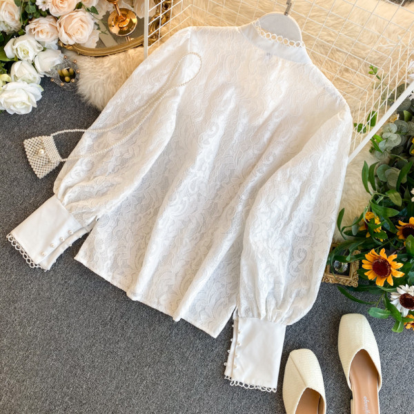 Női csipke ing félmagas gallérral, fekete-fehér gyöngyökkel