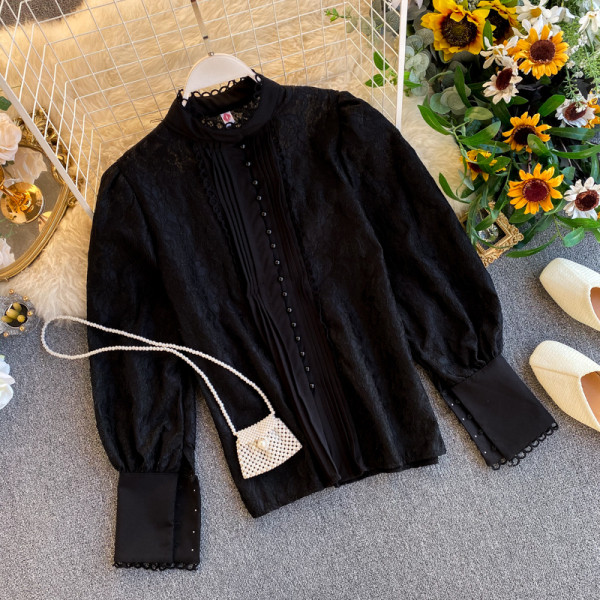 Női csipke ing félmagas gallérral, fekete-fehér gyöngyökkel