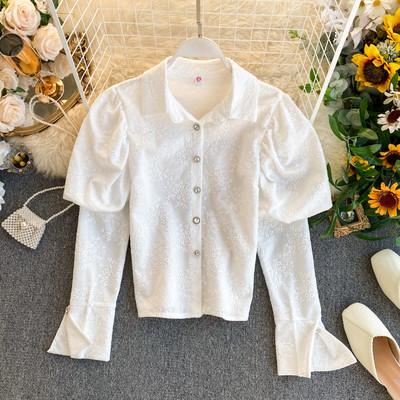 Női ing hímzéssel, klasszikus gallérral és puffos ujjakkal sárga, rózsaszín, fekete és fehér színben