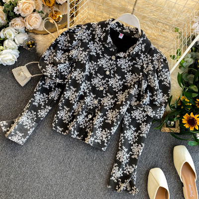 Női ing hímzéssel, klasszikus gallérral és puffos ujjakkal sárga, rózsaszín, fekete és fehér színben