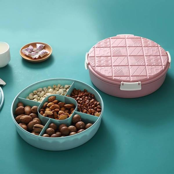 Műanyag doboz tetővel és öt rekesszel, cukorkák, diófélék és szárított gyümölcsök tárolására rózsaszín és kék színben