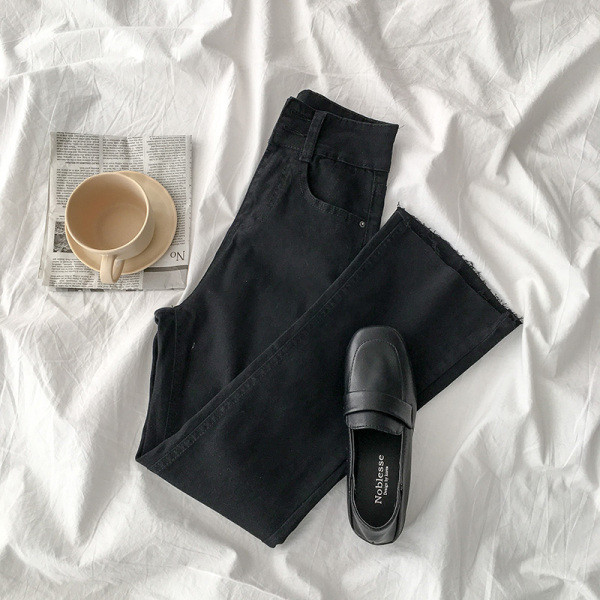 Retro stílusú női farmer magas derékkal és fekete zsebekkel