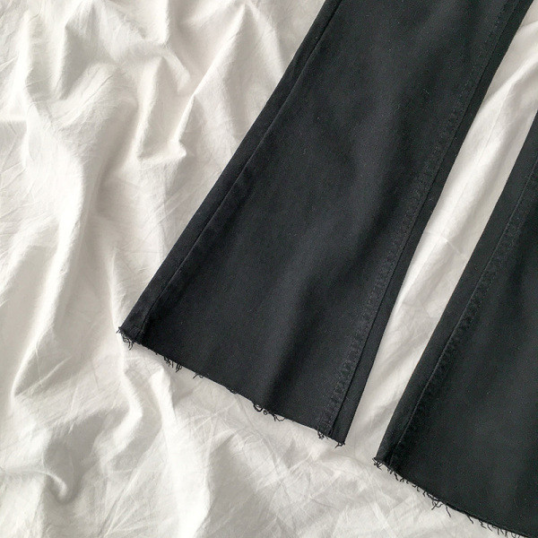 Retro stílusú női farmer magas derékkal és fekete zsebekkel