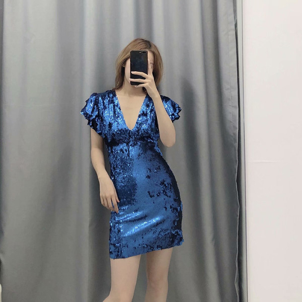 Elegáns női ruha mély V-nyakkal és lótusz ujjú kék színben flitterekkel