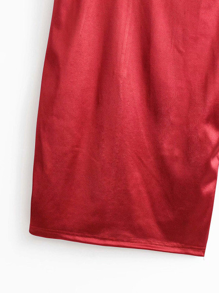 Modern szatén ruha csipkével és vékony piros pántokkal