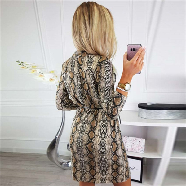 Modern női rövid ruha hosszú ujjú állatmintás barna színben