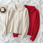 Bézs és piros női mellény, gombokkal és hosszú ujjú