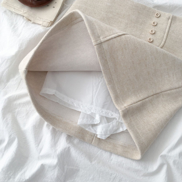 Női téli szoknya bézs, szürke és fekete színben, magas derékkal és macskákkal