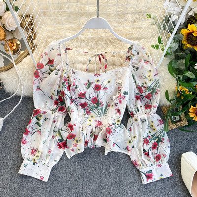 Cămașă modernă de damă cu model floral și decolteu pătrat în alb