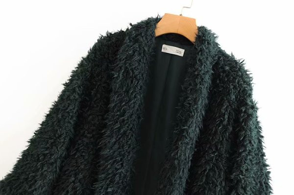 Modern női pehelykabát fekete színben