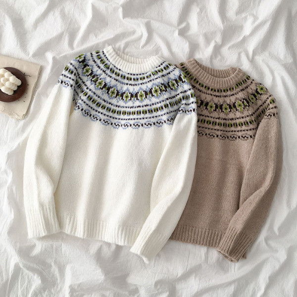 Pulover de dama in bej si alb cu maneci lungi si decolteu rotund